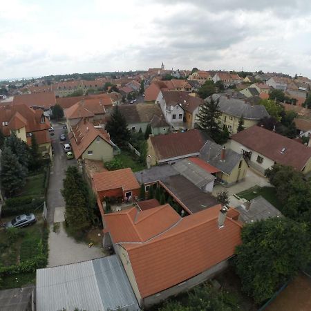 Abszolut Vendeghaz Kestel Dış mekan fotoğraf