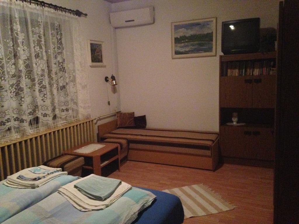 Abszolut Vendeghaz Kestel Dış mekan fotoğraf