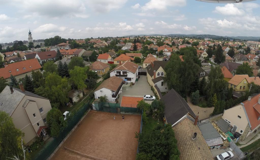 Abszolut Vendeghaz Kestel Dış mekan fotoğraf