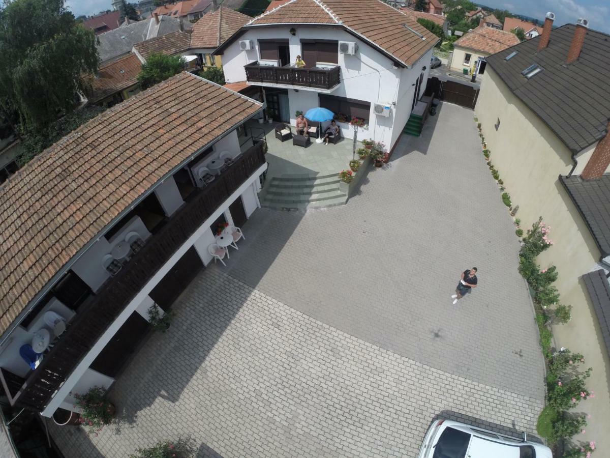 Abszolut Vendeghaz Kestel Dış mekan fotoğraf