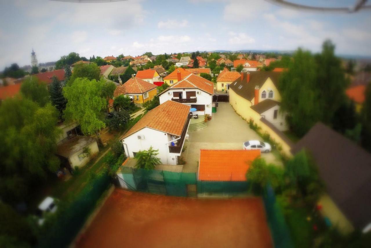 Abszolut Vendeghaz Kestel Dış mekan fotoğraf